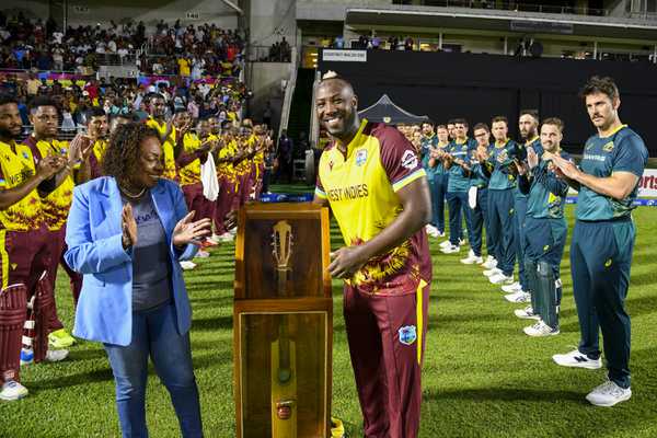 Inglis, Green play party-poopers as Russell bows out