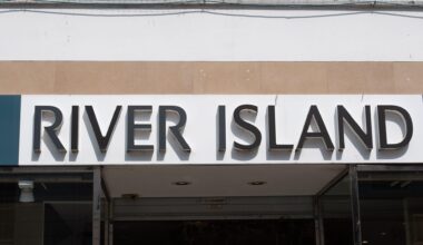 River Island on ‘brink of collapse’ in WEEKS as 33 shops and hundreds of jobs at risk