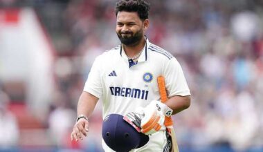 Pant to miss Oval Test with foot fracture