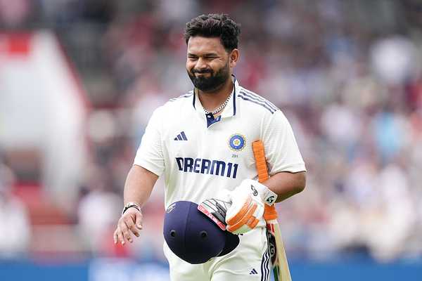 Pant to miss Oval Test with foot fracture