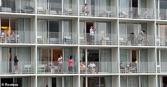 Vacationers stand on balconies at the 'Alohilani Resort looking towards Waikiki Beach after authorities warned of the possibility of tsunami waves, following an earthquake which earlier struck off Russia's Far Eastern Kamchatka Peninsula, in Honolulu, Hawaii, U.S. July 29, 2025.    REUTERS/Nicola Groom     TPX IMAGES OF THE DAY
