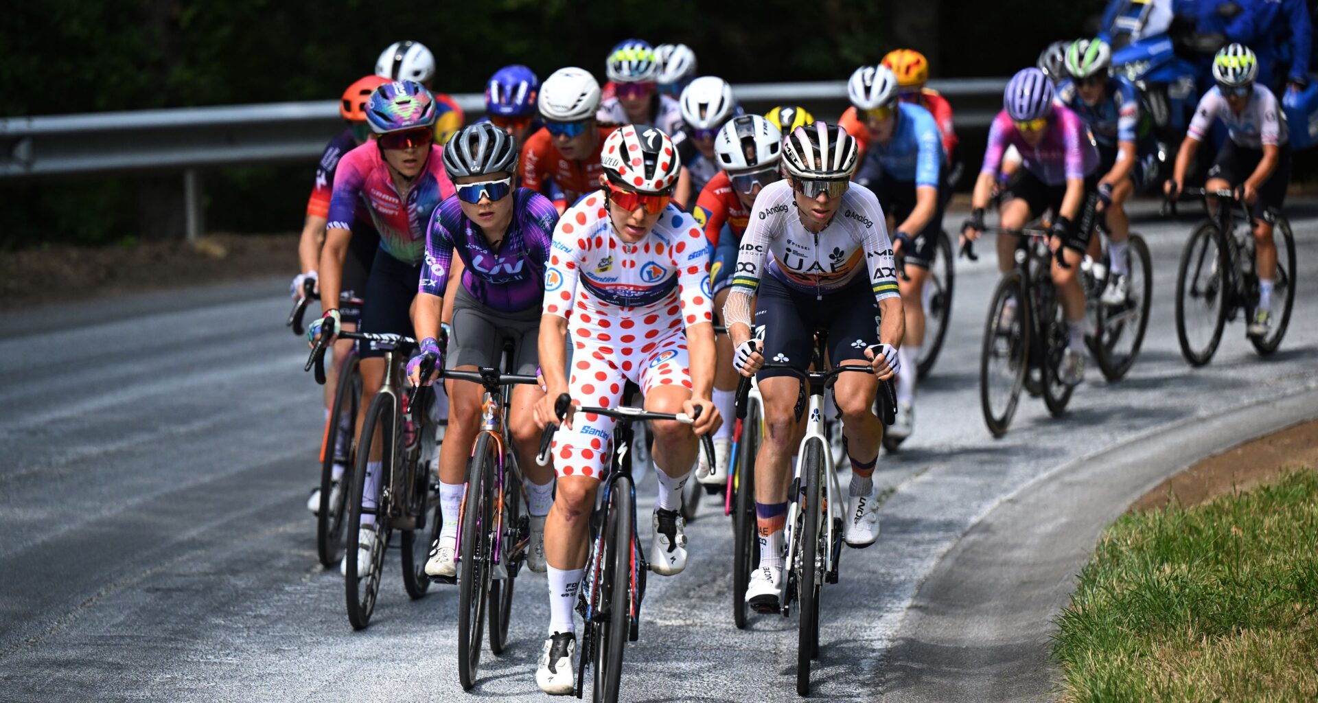 Tour de France Femmes stage 6 LIVE - Star-studded break pulls out strong gap on bunch