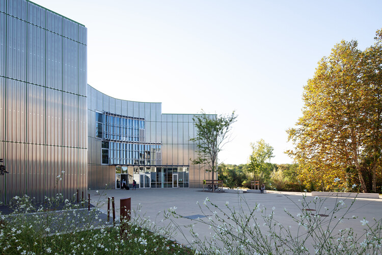 ISALAB Engineering School / Patrick Arotcharen Architecte - Exterior Photography