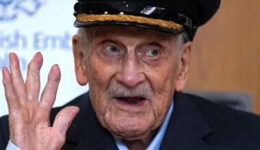 Portrait of last Battle of Britain pilot handed over at National Museum