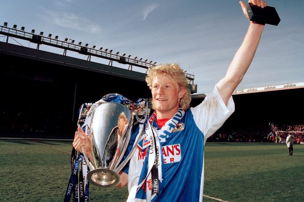 Colin Hendry with the Premier League trophy
