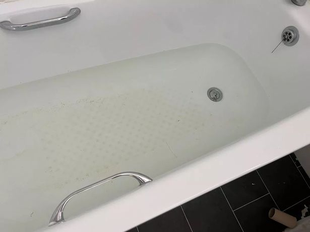 A grainy sediment was left at the bottom of the bathtub.