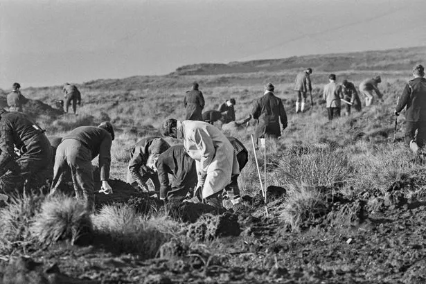 Police officers digging on Saddleworth Moor, in the continued search for the bodies of several missing children, 3rd November 1965. They had already discovered the remains of two of the victims of Ian Brady and Myra Hindley buried nearby.  (Photo by Evening Standard/Hulton Archive/Getty Images)