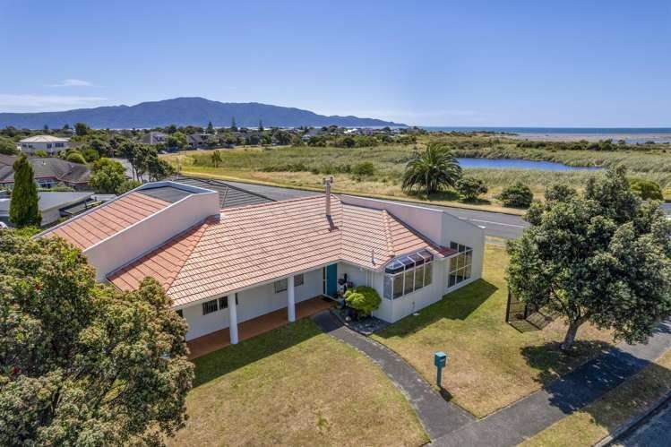 304 Manly Street, Paraparaumu Beach, Kapiti Coast, Wellington, New Zealand.