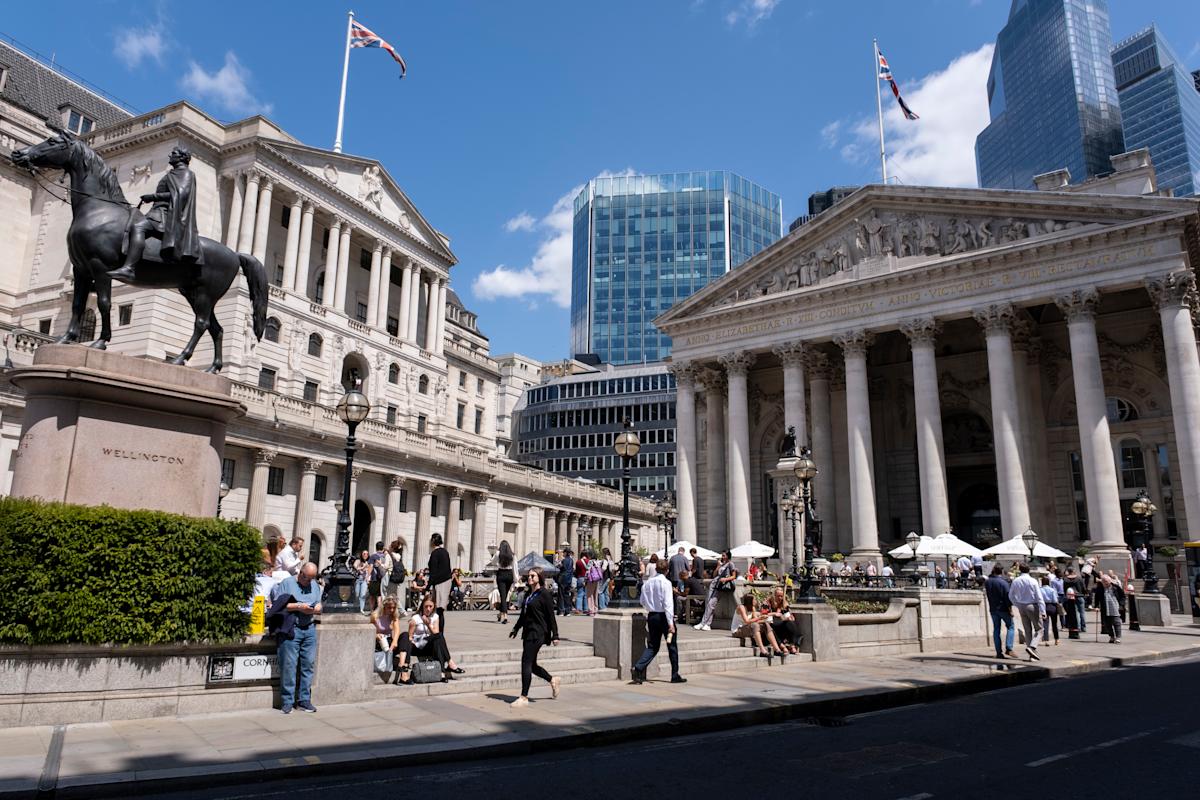 London flat and Europe lower on renewed tariff threats for Canada and EU