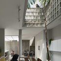 Porous Habitat / Inklusi.dsg - Interior Photography, Courtyard