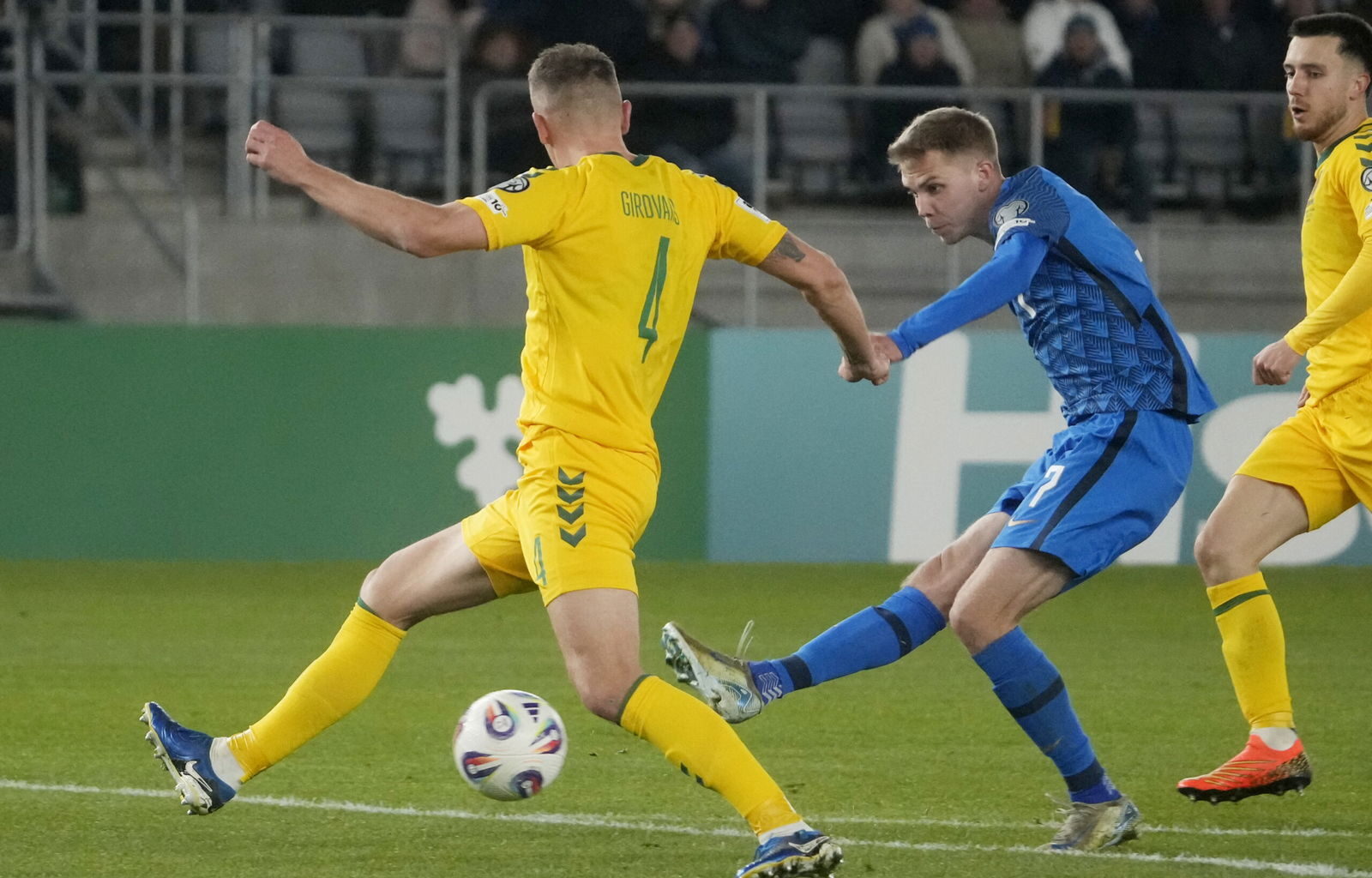 Sheffield United lead race for winger Oliver Antman