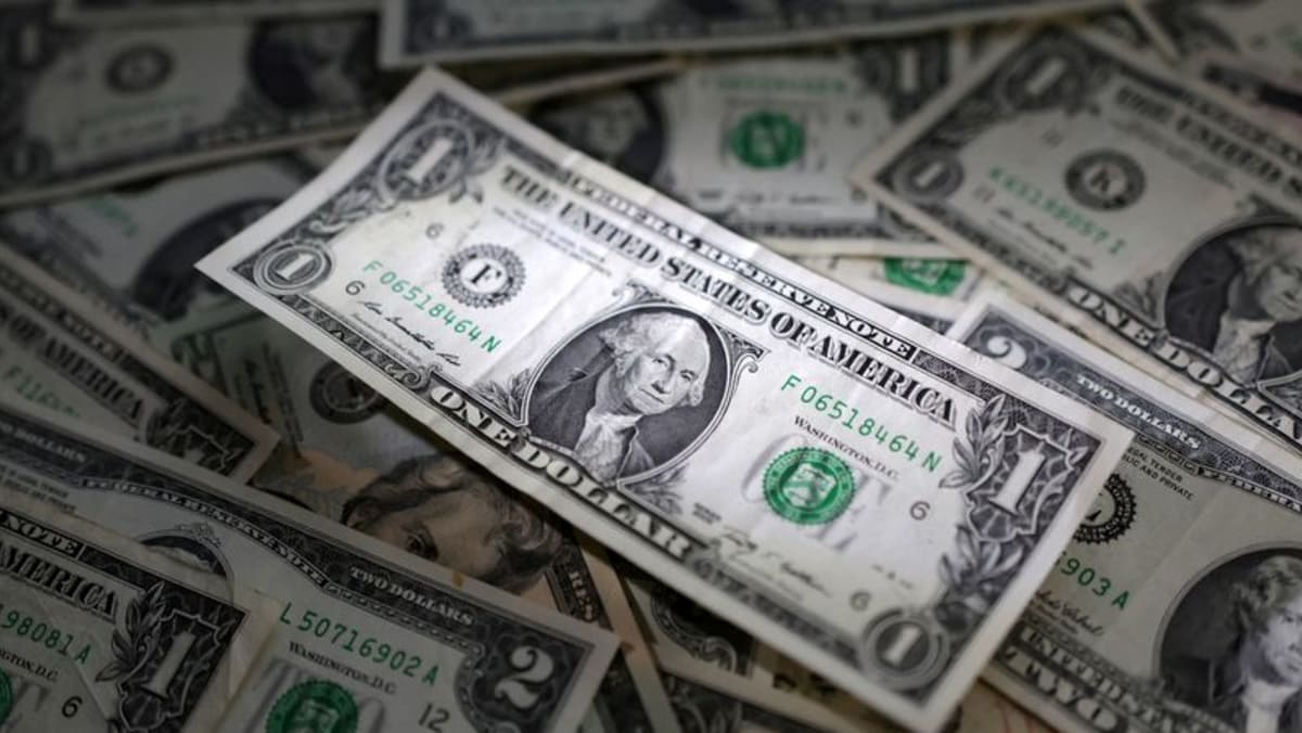 US dollar rises, British pound falls as markets weigh trade deals, Fed rate cut