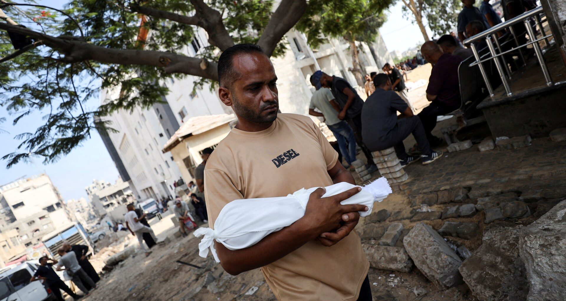UK to airdrop aid in Gaza, evacuate children needing medical care | Israel-Palestine conflict News