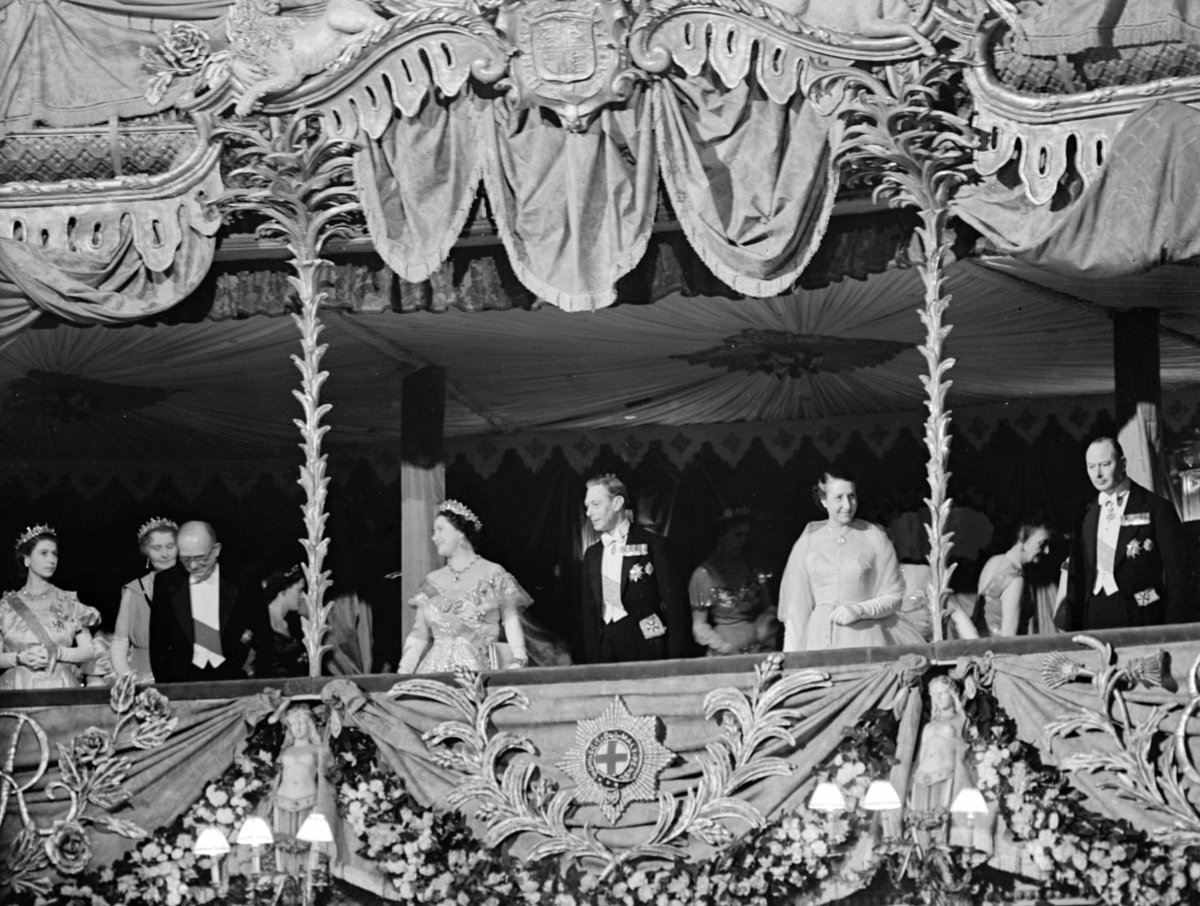 King George VI and Queen Elizabeth host a gala performance at Covent Garden in honor of President Vincent Auriol of France on March 9, 1950 (Smith Archive/Alamy)