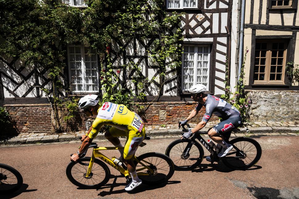 2025 Tour de France Mathieu VAN DER POEL (ALPECIN-DECEUNINCK), Kaden GROVES (ALPECIN-DECEUNINCK) a.s.o.-charly lopez
