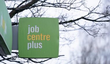 Britain's job market sliding under rising labor cost, U.S. tariff threat-Xinhua