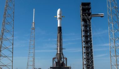 SpaceX scrubs O3b mPOWER satellites launch, targets backup window on Tuesday – Spaceflight Now