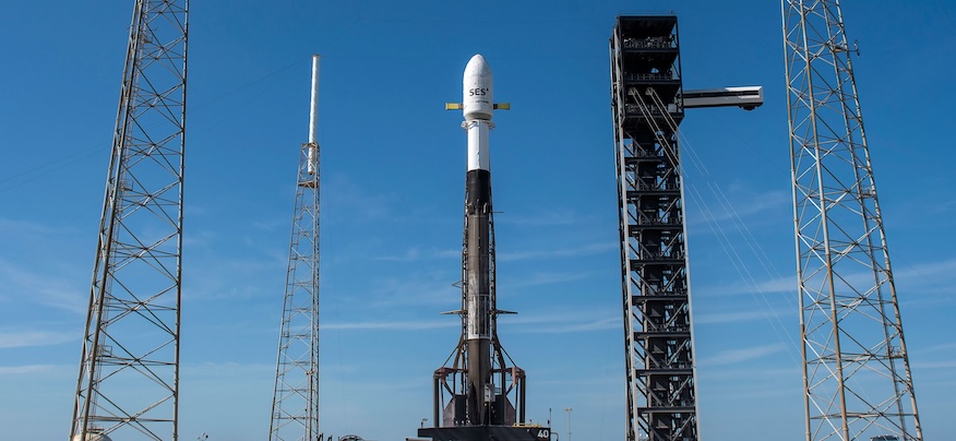 SpaceX scrubs O3b mPOWER satellites launch, targets backup window on Tuesday – Spaceflight Now