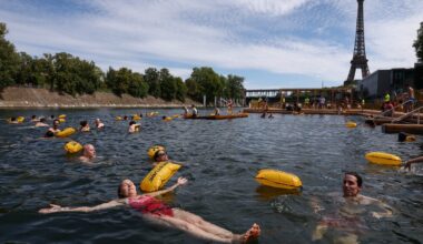 Seine closes to swimmers a day after its historic reopening