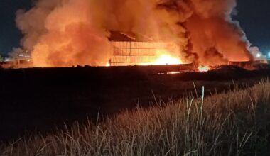 150 firefighters battle huge blaze at warehouse in southeast London