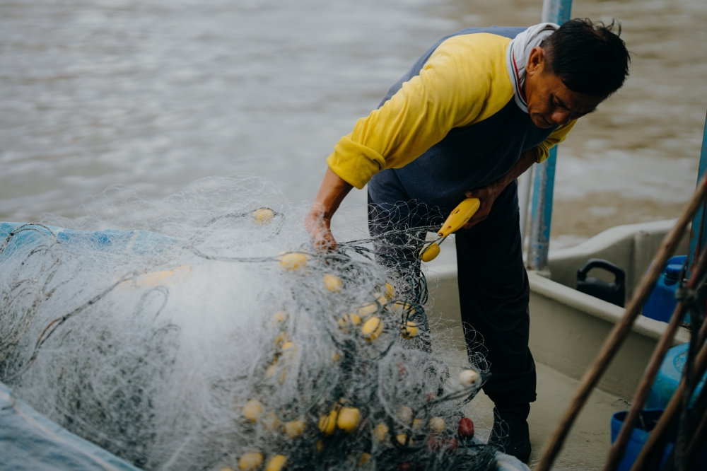 A fisherman in Kuala Sepetang, Perak, fastening an acoustic pinger to his fishing net as part of MareCet’s bycatch mitigation project supported by Yayasan Hasanah. — Picture courtesy of Yayasan Hasanah