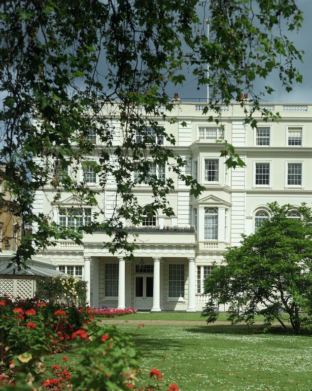 A19673 Clarence House, London. Home of HRH The Queen Mother from 1953 - 2002. Exterior through trees. Architect: John Nash
