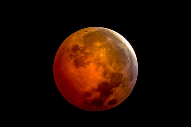 Total lunar eclipse close up