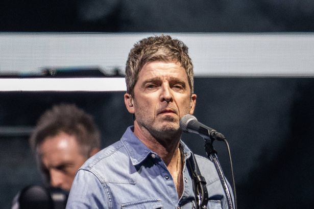 Oasis fan gobsmacked after realising Noel Gallagher 'photobombed' their London tube clip