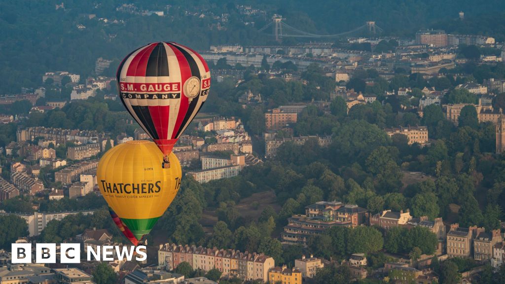 Hot air balloons fly in mass ascent over Bristol ahead of fiesta