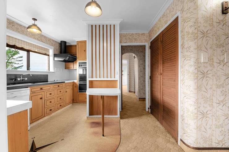 A two-bedroom home, in a rare spot beside St Andrews Course, in Hamilton, has sold under the hammer for <img.36m after an auction scrap. Photo / Supplied