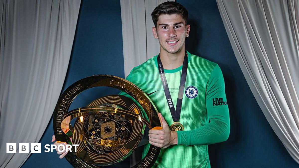 Mike Penders Chelsea Club World Cup trophy