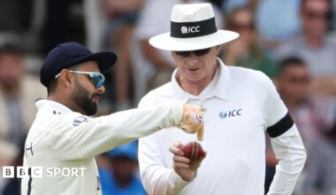 Rishabh Pant discusses state of the ball with umpire