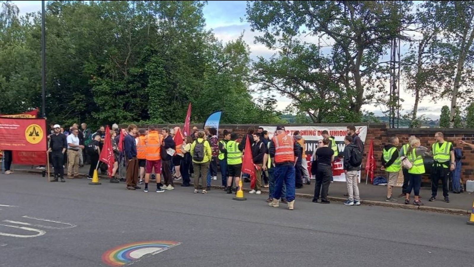 Veolia recognition strike in Sheffield: Unite stages bogus “mega-picket”