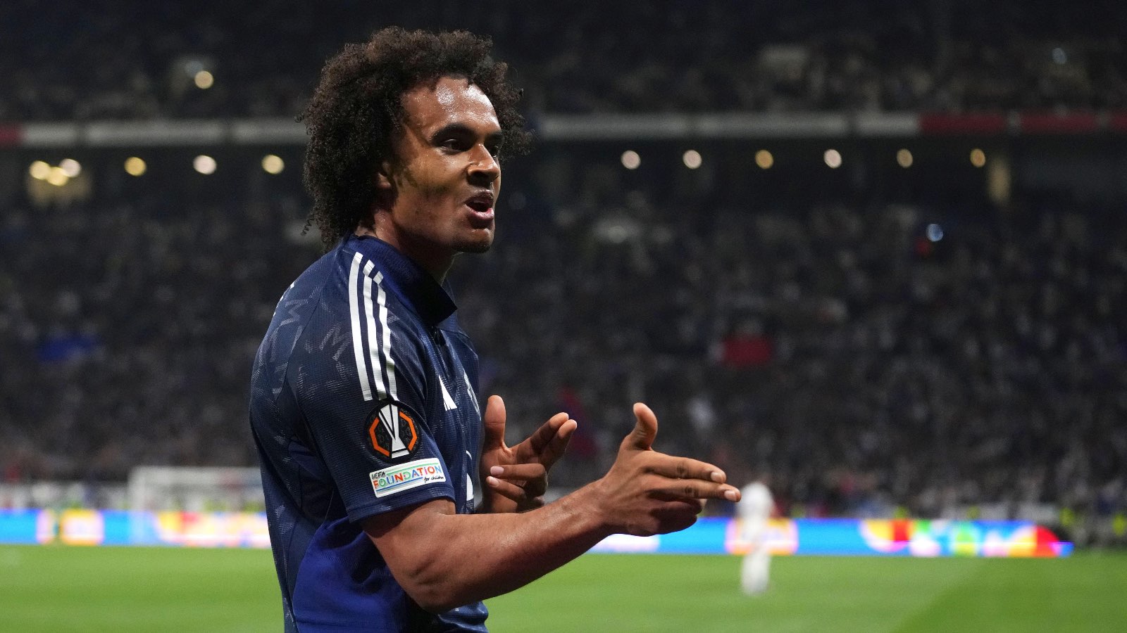 Zirkzee aids £34.6m Forest hijack as Red Devils 'open talks' with Ligue 1 teen