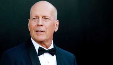 Bruce Willis health battle worsens as he can no longer speak, read or walk - Celebrity News - Entertainment