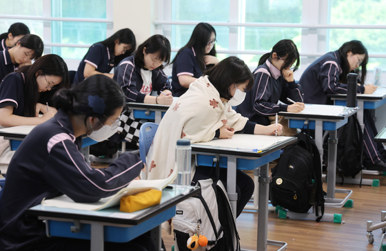 Students at a high school in Busan take the June mock exams for the 2026 College Scholastic Ability Test on June 4. [YONHAP] 
