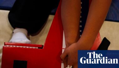 Trump signs executive order to bring back presidential fitness test in schools | Donald Trump