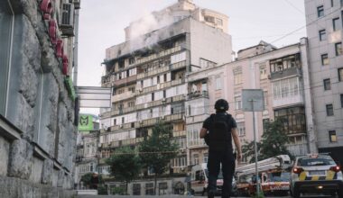 Russia bombards Kyiv before 'frank' talks with U.S. and aid pledges