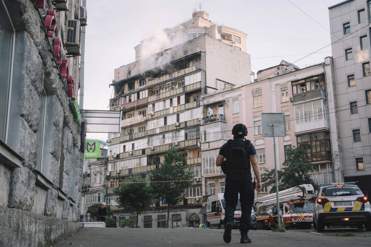Russia bombards Kyiv before 'frank' talks with U.S. and aid pledges