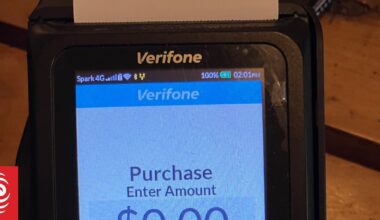 Should Eftpos and cash-users get a discount?