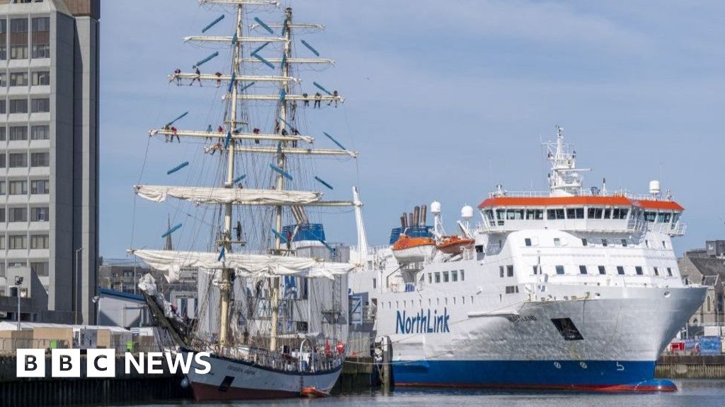 'Party city' event gets under sail