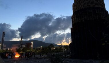 PSNI will not dismantle south Belfast bonfire but is investigating Co Tyrone pyre as ‘hate incident’ – The Irish Times