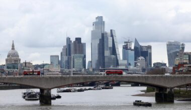 London outperforms European peers as traders cheer strong UK earnings