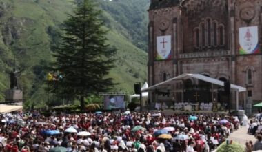 Youth event in Spain draws thousands who are embracing holiness