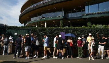 Woman joins Wimbledon queue but reality leaves her floored | Tennis | Sport
