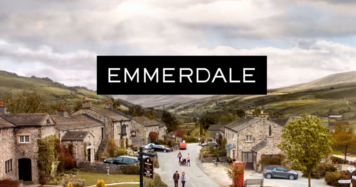 Emmerdale horror as duo rushed to A&E after fainting behind the wheel | TV & Radio | Showbiz & TV