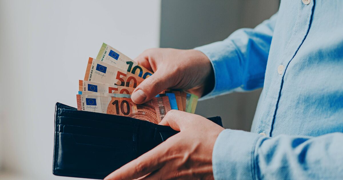Spain's alert for Brits using cash as a Euro note 'no longer accepted' | Travel News | Travel