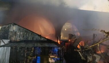 London fire LIVE: Massive blaze as 100 firefighters rush to scene | UK | News