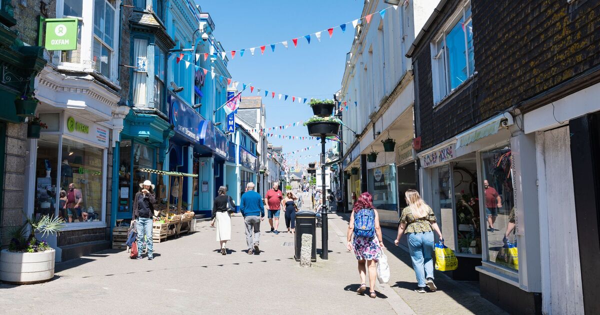 The seaside town thriving with local shops as tourists abandon rival | UK | News