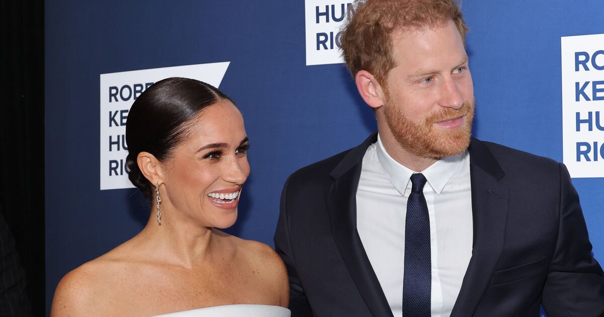 Suits fans figure out the exact moment that Meghan Markle started dating Prince Harry | Royal | News